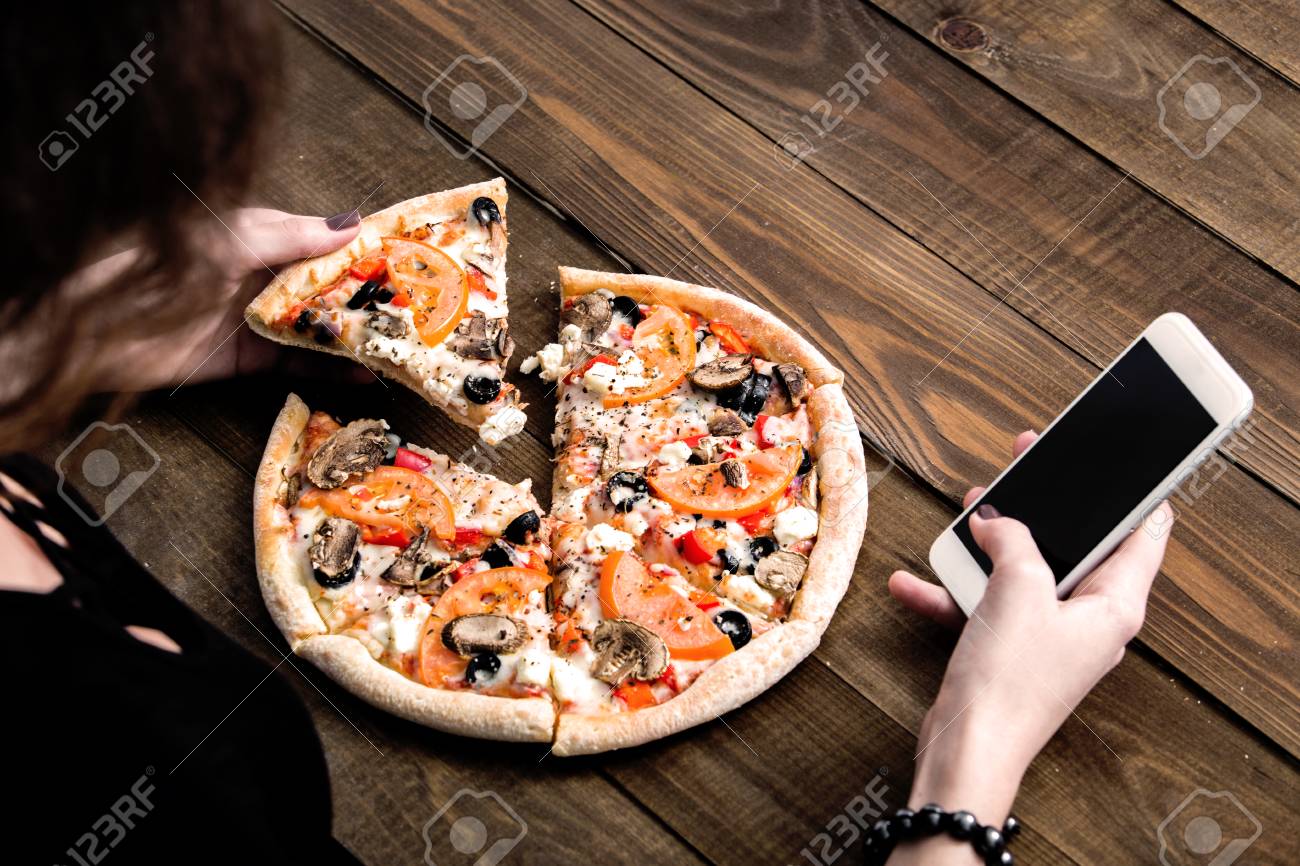 ピザ1切れのカロリーは30分のウォーキングに相当 食と健康コラム